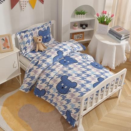 91家纺网 家纺一手货源 找家纺 八零年代2022新款双面牛奶绒儿童三件套幼儿园卡通保暖多件套 菱格熊