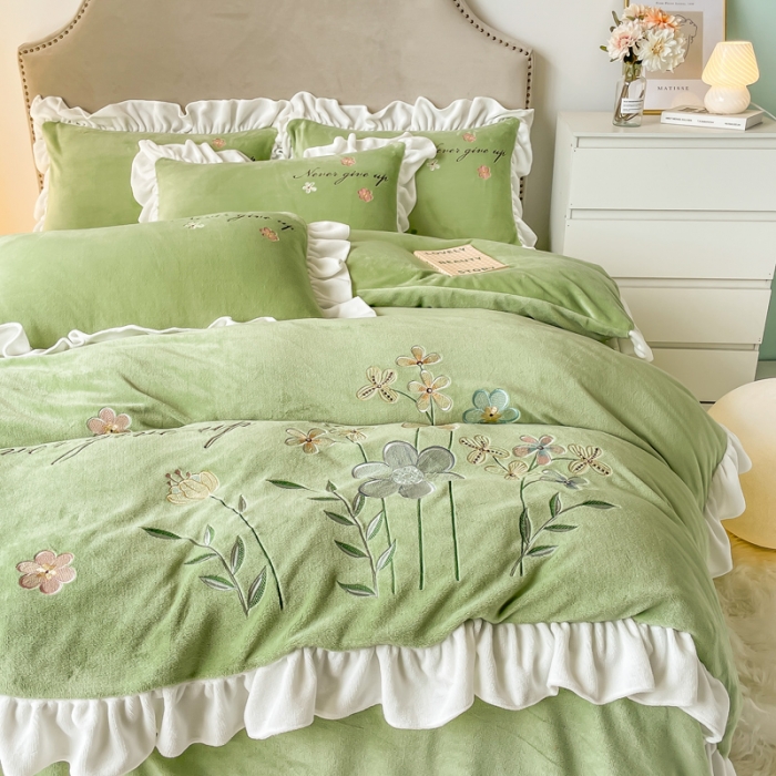 91家纺网 家纺一手货源 找家纺 凯美2022新款牛奶绒四件套花镜系列 豆绿