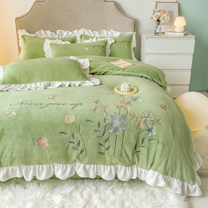 91家纺网 家纺一手货源 找家纺 凯美2022新款牛奶绒四件套花镜系列 豆绿