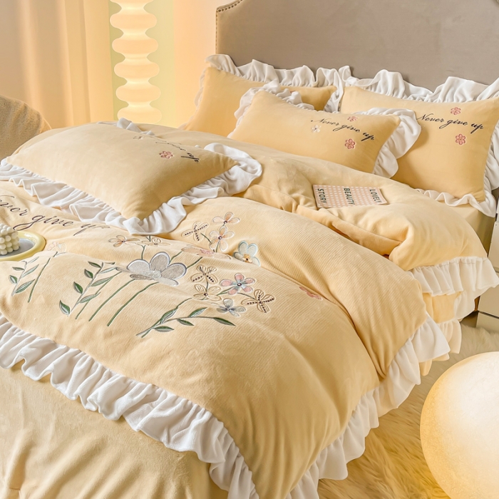 91家纺网 家纺一手货源 找家纺 凯美2022新款牛奶绒四件套花镜系列 浅黄