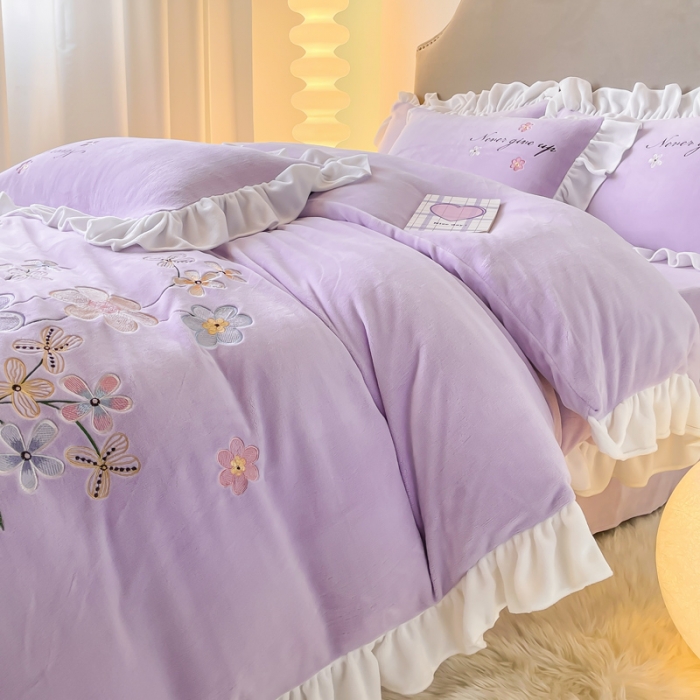 91家纺网 家纺一手货源 找家纺 凯美2022新款牛奶绒四件套花镜系列 浅紫