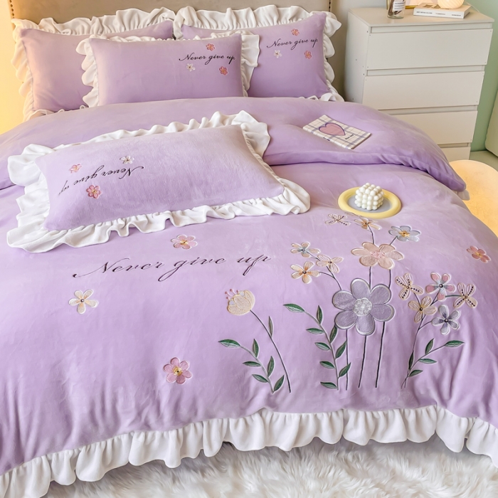 91家纺网 家纺一手货源 找家纺 凯美2022新款牛奶绒四件套花镜系列 浅紫