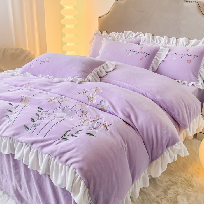 91家纺网 家纺一手货源 找家纺 凯美2022新款牛奶绒四件套花镜系列 浅紫