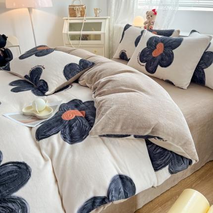 91家纺网 家纺一手货源 找家纺 花漾2023新款无印极简风牛奶绒四件套 文叶花