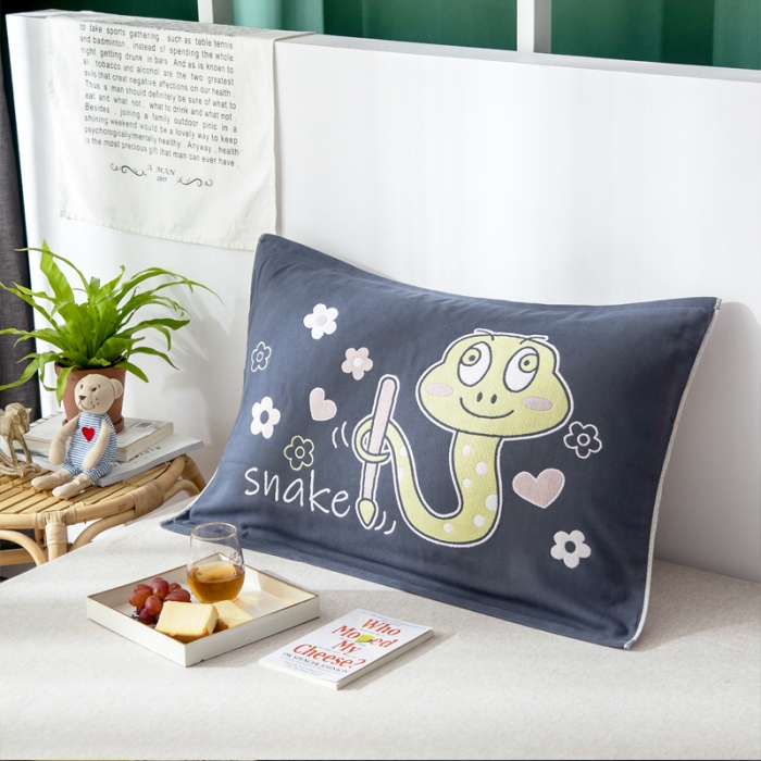 91家纺网 家纺一手货源 找家纺 朴尔 2022新款十二生肖定位大版花全棉四层纱布枕巾（一对） 花花蛇（40*60儿童）