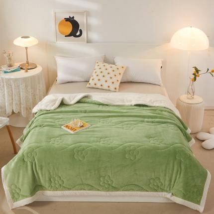 91家纺网 家纺一手货源 找家纺 苏拉 2023新款牛奶绒夹棉绗绣三层毯 秋风绿