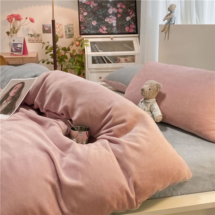 91家纺网 家纺一手货源 找家纺 古吉梦 2022纯色双拼牛奶绒四件套 双拼牛奶绒-藕粉+浅灰