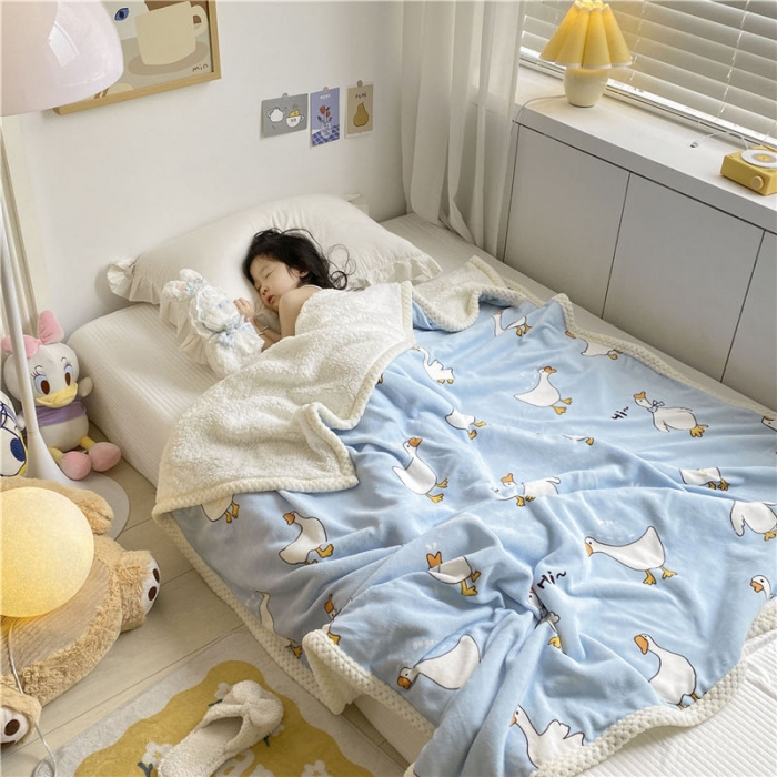 91家纺网 家纺一手货源 找家纺 古吉梦2022新款+牛奶绒+羊羔绒双层毯 大白鹅