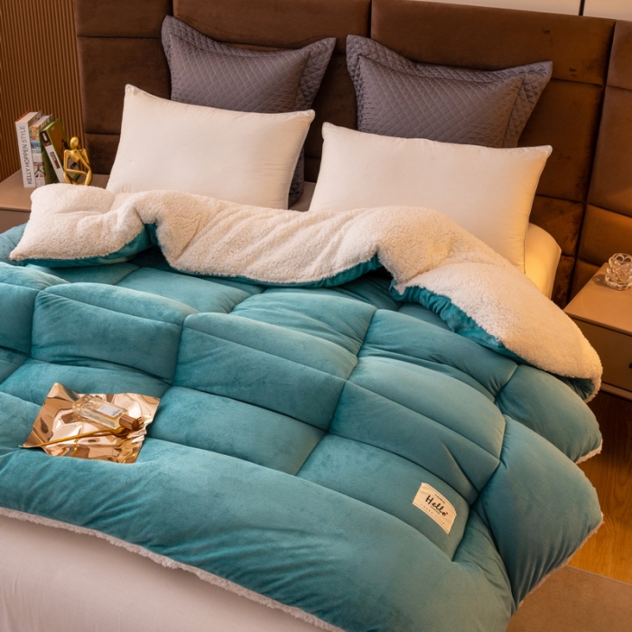 91家纺网 家纺一手货源 找家纺 梦恬佳 2022新款牛奶绒羊羔绒冬被被子被芯 湖蓝色