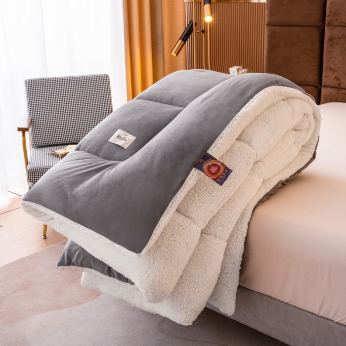 91家纺网 家纺一手货源 找家纺 梦恬佳 2022新款牛奶绒羊羔绒冬被被子被芯 简约灰