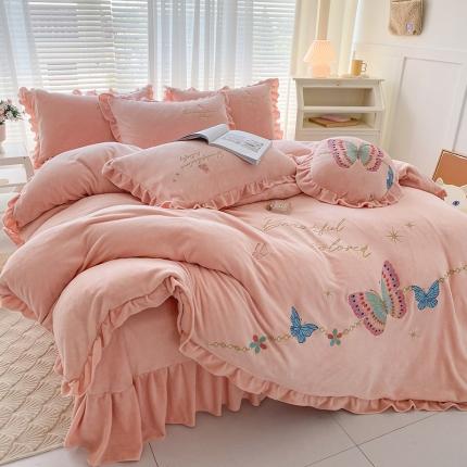 91家纺网 家纺一手货源 找家纺 铠畅直播供货轻奢韩版花边高克重牛奶绒刺绣四件套床裙款蝶恋粉