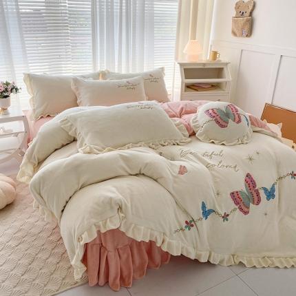 铠畅直播供货轻奢韩版花边高克重牛奶绒刺绣四件套床裙款蝶恋白