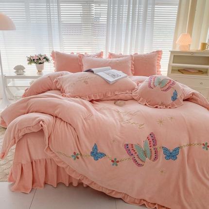 铠畅直播供货轻奢韩版花边高克重牛奶绒刺绣四件套床裙款蝶恋粉