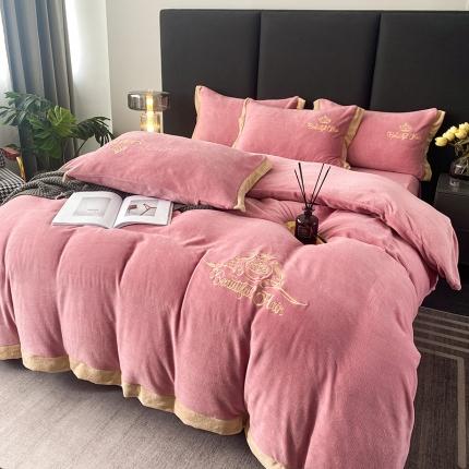 91家纺网 家纺一手货源 找家纺 铠畅 2022年新款冬季爆款牛奶绒绒四件套 皇冠-粉