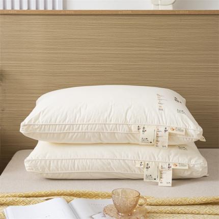 91家纺网 家纺一手货源 找家纺 （总）麦肯锡 2022新款素棉A类母婴系列中度酒店羽丝绒枕