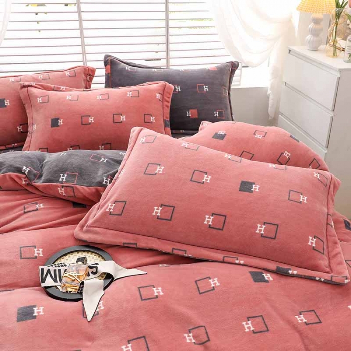 91家纺网 家纺一手货源 找家纺 优姿2022新款9斤重牛奶棉床裙款四件套 西雅图-红