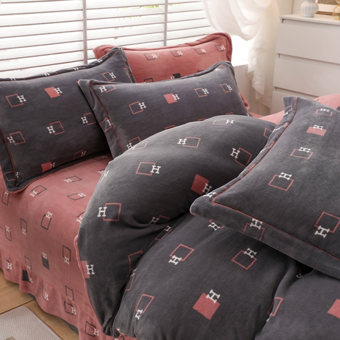 91家纺网 家纺一手货源 找家纺 优姿2022新款9斤重牛奶棉床裙款四件套 西雅图-咖