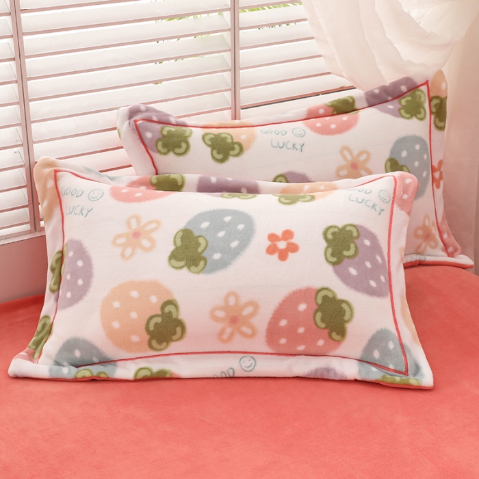 91家纺网 家纺一手货源 找家纺 优姿2022新款9斤重牛奶棉床裙款四件套 小草莓