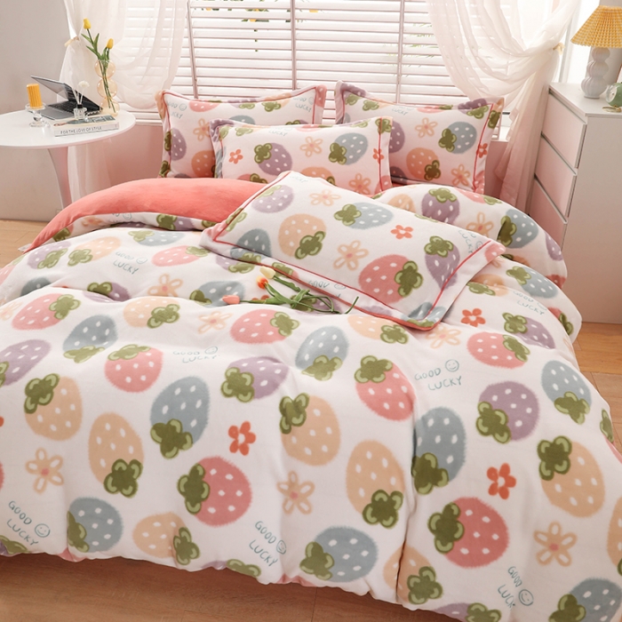 91家纺网 家纺一手货源 找家纺 优姿2022新款9斤重牛奶棉床裙款四件套 小草莓