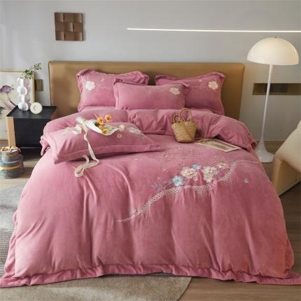 91家纺网 家纺一手货源 找家纺 名品优仓 新款230g牛奶绒刺绣四件套-贝拉花园 豆沙粉