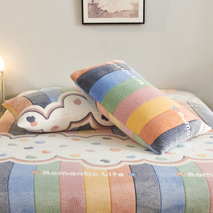 91家纺网 家纺一手货源 找家纺 被多多 2022新款3D立体高克重雪花绒印花床笠 爱心彩虹