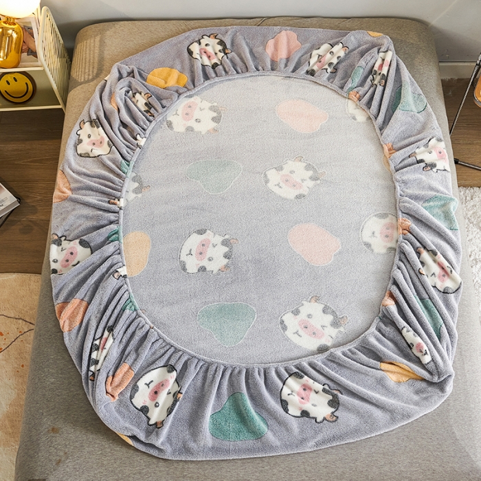 91家纺网 家纺一手货源 找家纺 被多多 2022新款3D立体高克重雪花绒印花床笠 奶牛灰