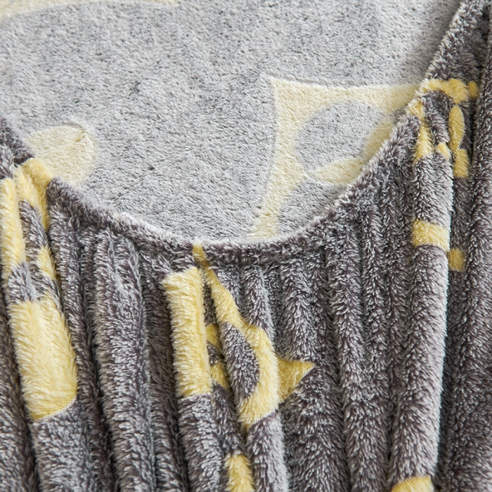 91家纺网 家纺一手货源 找家纺 被多多 2022新款3D立体高克重雪花绒印花床笠 四叶草