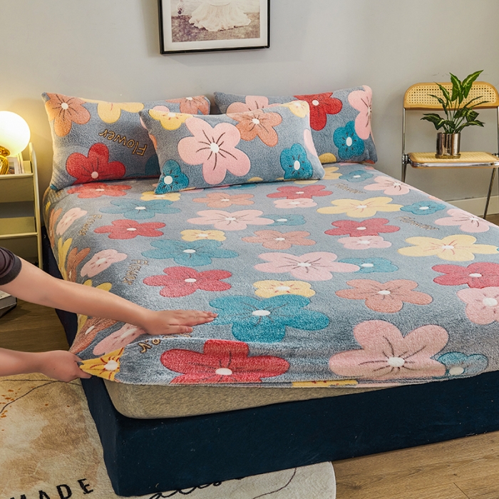 91家纺网 家纺一手货源 找家纺 被多多 2022新款3D立体高克重雪花绒印花床笠 蔓蔓花舞