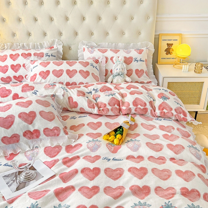 91家纺网 家纺一手货源 找家纺 澳梵  2022新款牛奶绒印花床盖三件套四件套 草莓多多