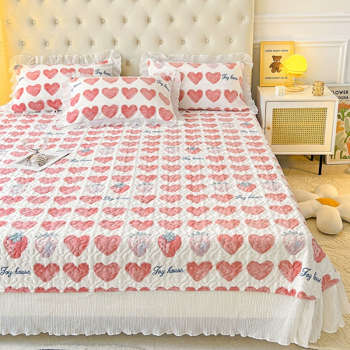 91家纺网 家纺一手货源 找家纺 澳梵  2022新款牛奶绒印花床盖三件套四件套 草莓多多