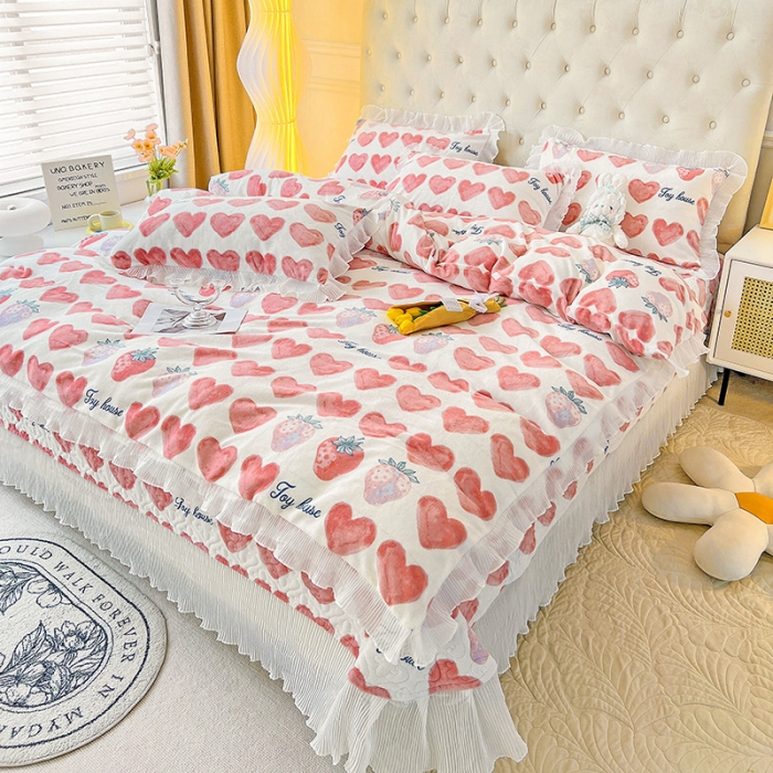 91家纺网 家纺一手货源 找家纺 澳梵  2022新款牛奶绒印花床盖三件套四件套 草莓多多