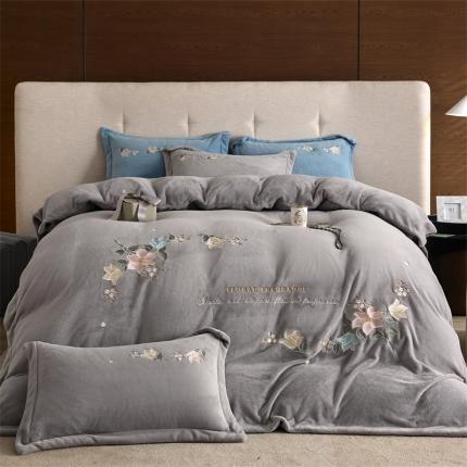 91家纺网 家纺一手货源 找家纺 （总）名品优仓2022新款牛奶绒刺绣四件套-春暖花开