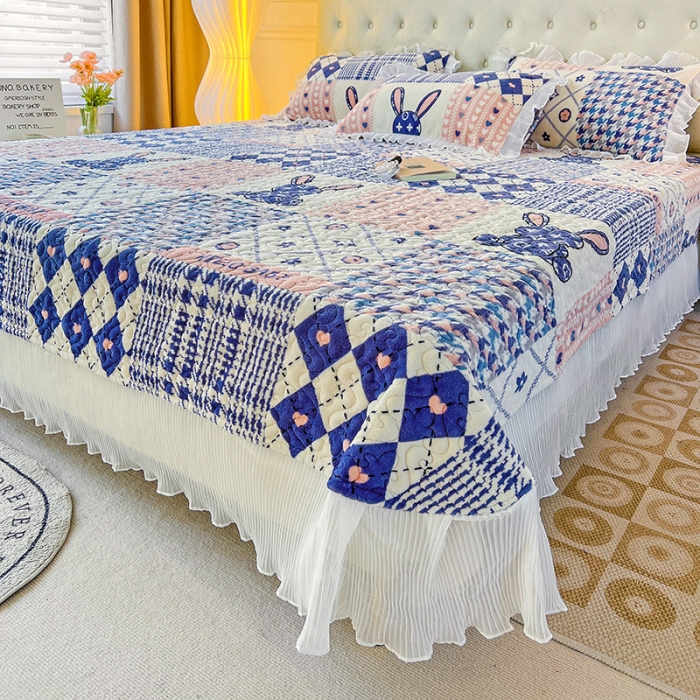 91家纺网 家纺一手货源 找家纺 澳梵  2022新款牛奶绒印花床盖三件套四件套 格子兔