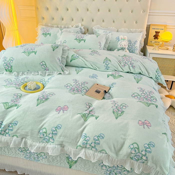 91家纺网 家纺一手货源 找家纺 澳梵  2022新款牛奶绒印花床盖三件套四件套 蓝铃花