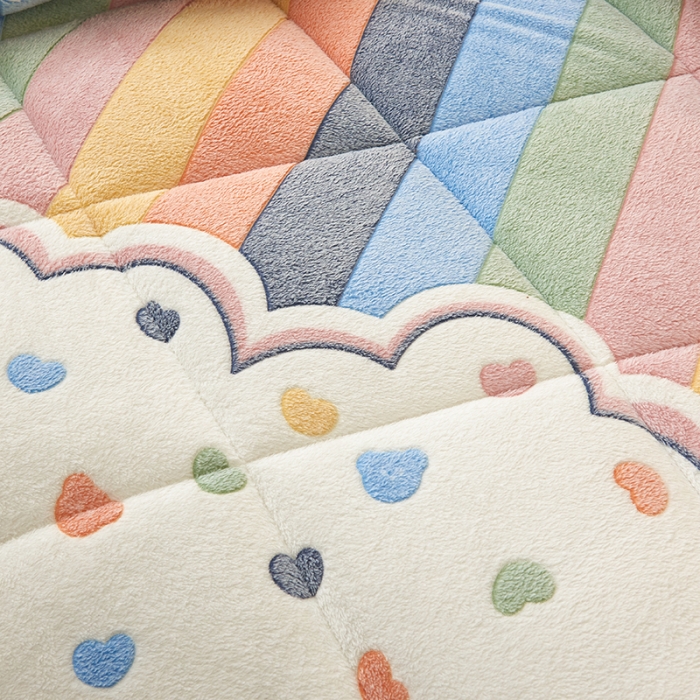 91家纺网 家纺一手货源 找家纺 被多多 2022新款高克重双面雪花绒印花冬被 爱心彩虹