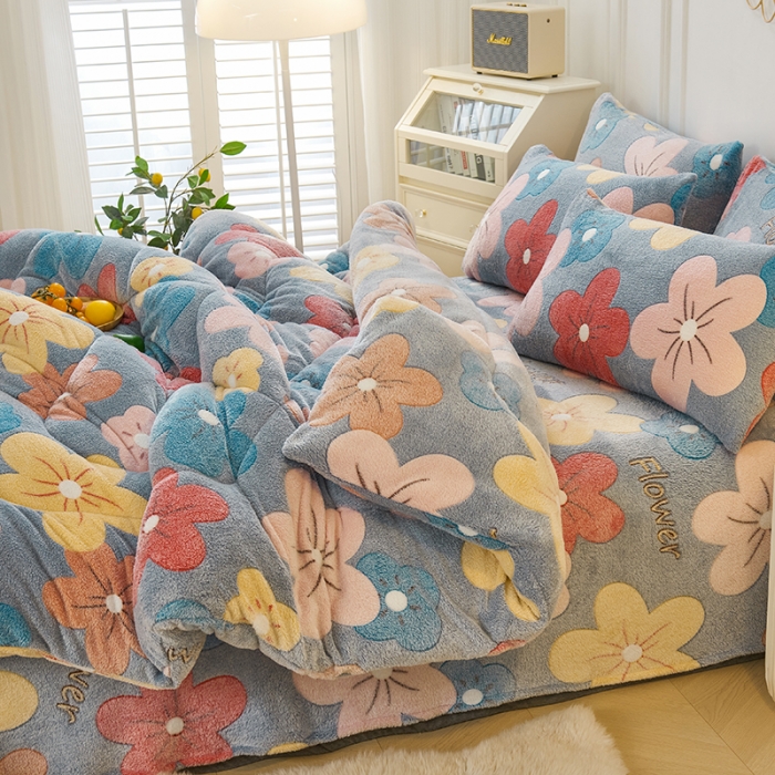 91家纺网 家纺一手货源 找家纺 被多多 2022新款高克重双面雪花绒印花冬被 蔓蔓花舞