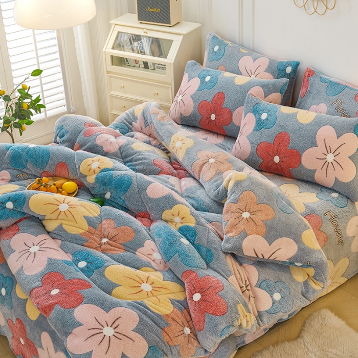 91家纺网 家纺一手货源 找家纺 被多多 2022新款高克重双面雪花绒印花冬被 蔓蔓花舞