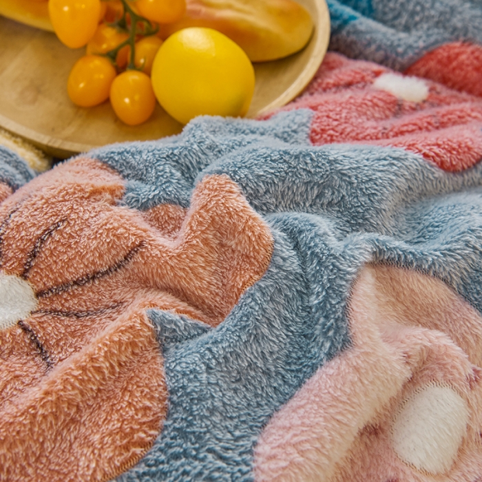 91家纺网 家纺一手货源 找家纺 被多多 2022新款高克重双面雪花绒印花冬被 蔓蔓花舞