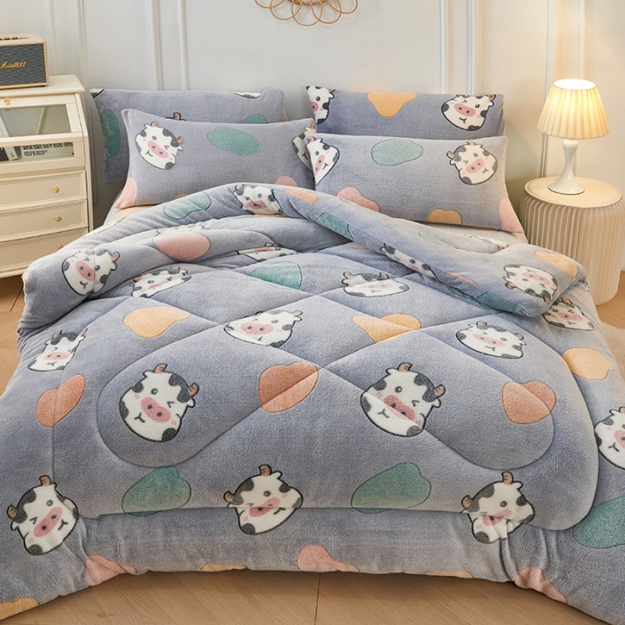 91家纺网 家纺一手货源 找家纺 被多多 2022新款高克重双面雪花绒印花冬被 奶牛灰