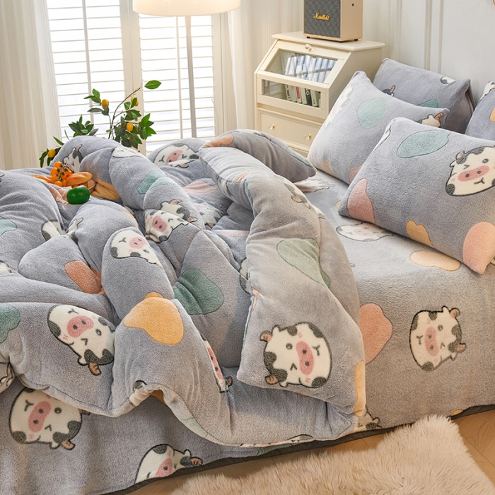 91家纺网 家纺一手货源 找家纺 被多多 2022新款高克重双面雪花绒印花冬被 奶牛灰