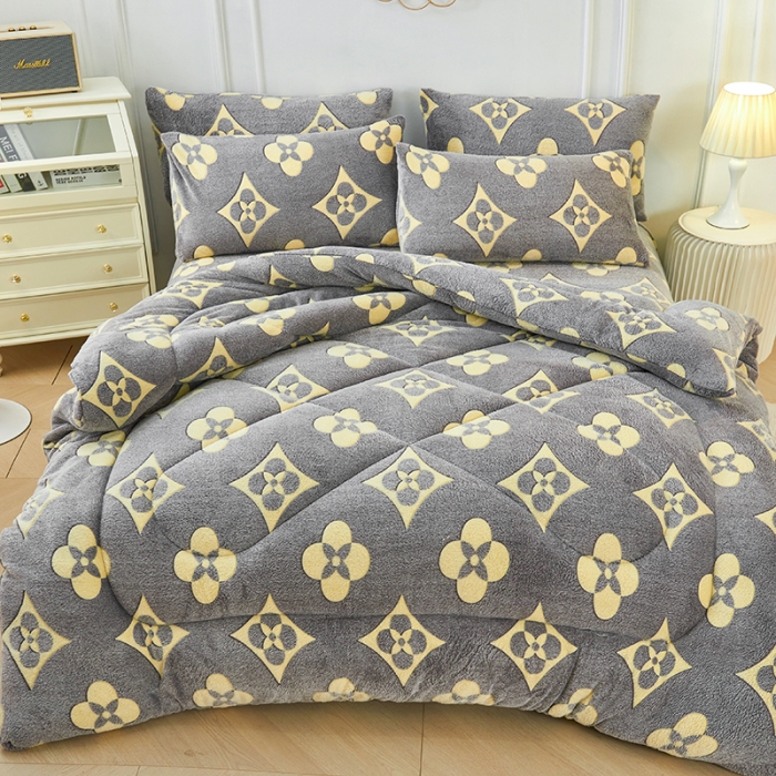 91家纺网 家纺一手货源 找家纺 被多多 2022新款高克重双面雪花绒印花冬被 四叶草