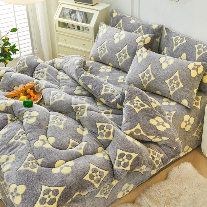 91家纺网 家纺一手货源 找家纺 被多多 2022新款高克重双面雪花绒印花冬被 四叶草