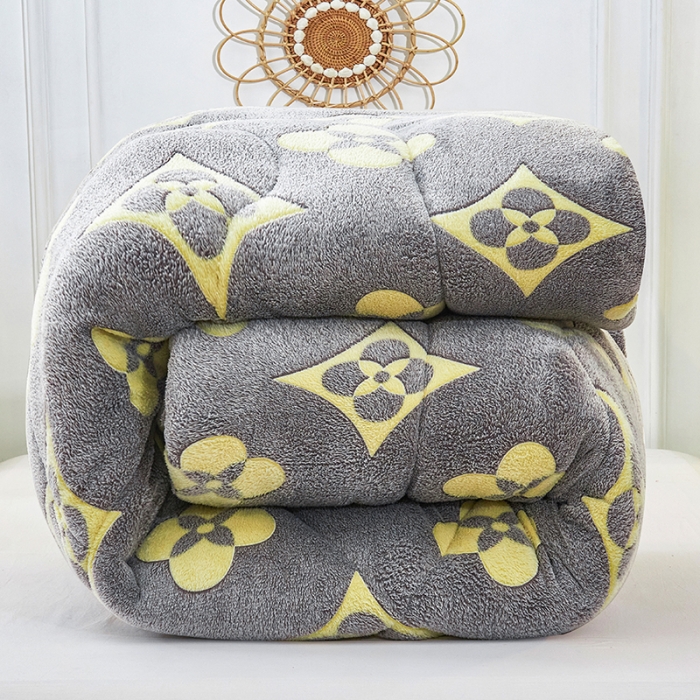 91家纺网 家纺一手货源 找家纺 被多多 2022新款高克重双面雪花绒印花冬被 四叶草