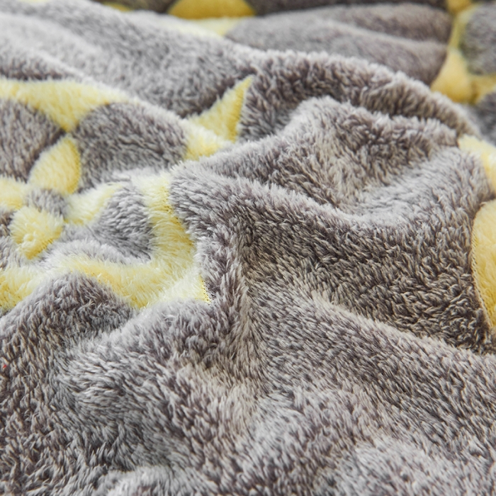 91家纺网 家纺一手货源 找家纺 被多多 2022新款高克重双面雪花绒印花冬被 四叶草