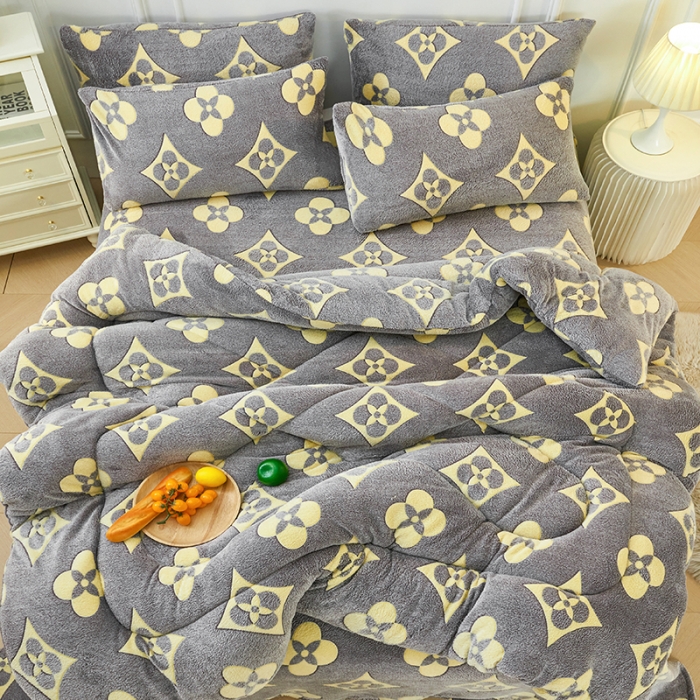 91家纺网 家纺一手货源 找家纺 被多多 2022新款高克重双面雪花绒印花冬被 四叶草