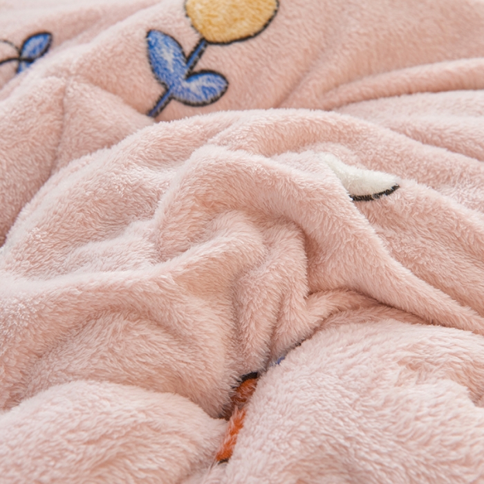 91家纺网 家纺一手货源 找家纺 被多多 2022新款高克重双面雪花绒印花冬被 樱桃女孩