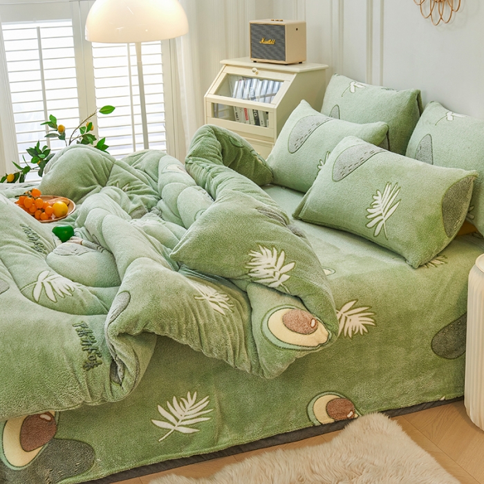 91家纺网 家纺一手货源 找家纺 被多多 2022新款高克重双面雪花绒印花冬被 牛油果