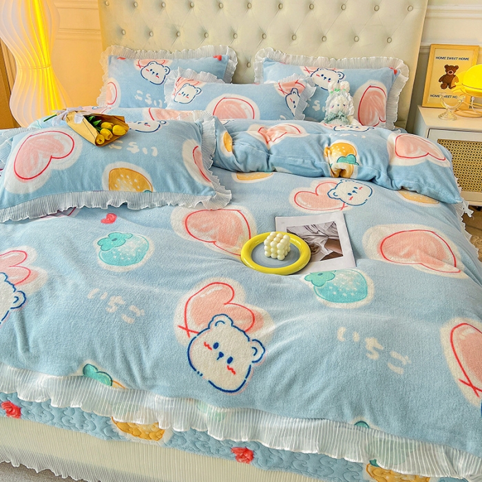 91家纺网 家纺一手货源 找家纺 澳梵  2022新款牛奶绒印花床盖三件套四件套 心心熊