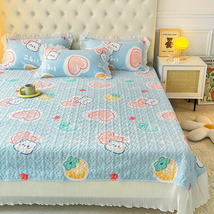 91家纺网 家纺一手货源 找家纺 澳梵  2022新款牛奶绒印花床盖三件套四件套 心心熊