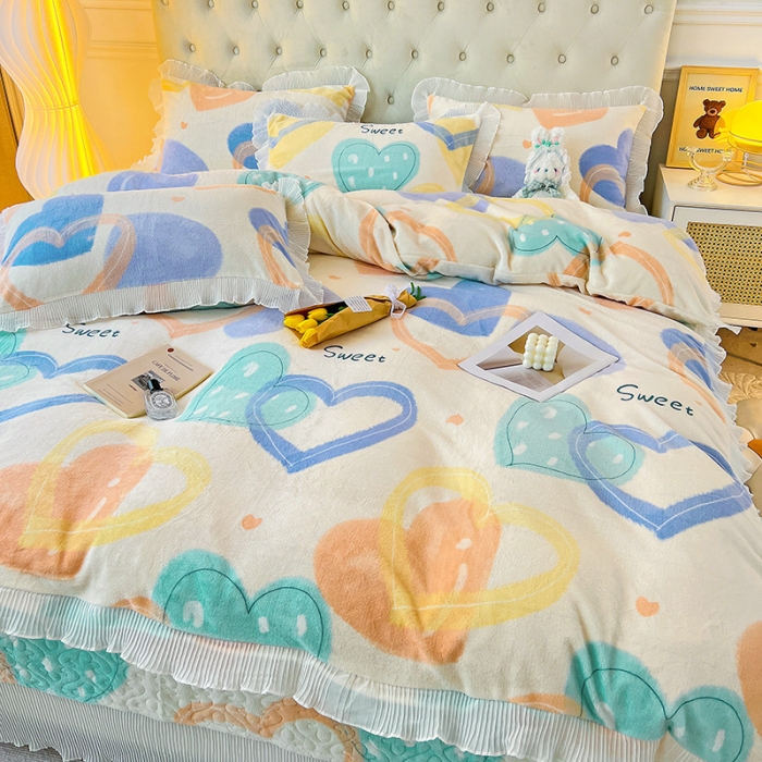 91家纺网 家纺一手货源 找家纺 澳梵  2022新款牛奶绒印花床盖三件套四件套 心形圈